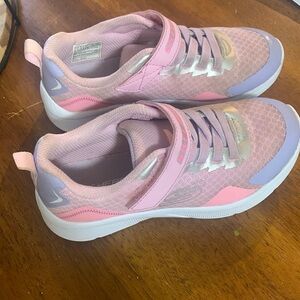 Girls size 1 skechers Velcro sneakers